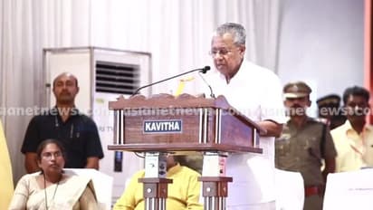  നവകേരള സദസിൽ ട്രാൻസ്ജൻ്റേഴ്സിൻ്റെ കരിങ്കൊടി; കേരളം അതിദരിദ്രരില്ലാത്ത സംസ്ഥാനമാകുമെന്ന് മുഖ്യമന്ത്രി 