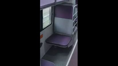 రైలులో సీటు కోసం గొడవ: వ్యక్తిని నిలదీసిన మహిళలు, నెట్టింట వైరల్