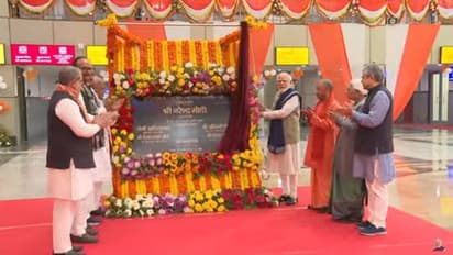 ಅಯೋಧ್ಯಾ ಧಾಮ್ ಜಂಕ್ಷನ್ ರೈಲು ನಿಲ್ದಾಣ ಉದ್ಘಾಟಿಸಿದ ಮೋದಿ: ರಾಜ್ಯಕ್ಕೂ 3 ರೈಲುಗಳ ಗಿಫ್ಟ್ ನೀಡಿದ ಪ್ರಧಾನಿ