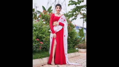 Varsha : ట్రెడిషనల్ గా మెరిసినా.. అక్కడ టాటూ చూపిస్తూ మతులుపోగొడుతున్న వర్ష.. బ్యూటీఫుల్ ఫొటోస్