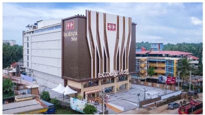 ಉಡುಪಿಯ ಪ್ರಸಿದ್ಧ ಜಯಲಕ್ಷ್ಮಿ ಸಿಲ್ಕ್ಸ್  ಮಳಿಗೆಯಲ್ಲಿ ಫೈರಿಂಗ್, ಓರ್ವನಿಗೆ ಗಾಯ!