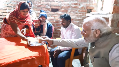 PM Modi: ఉజ్వల లబ్దిదారుల ఇంట్లో టీ తాగిన ప్రధాని.. ‘చాయ్‌‌వాలాగా నాకు తెలుసు’.. ముచ్చట్లు ఇలా..