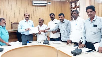  ದಕ್ಷಿಣ ಶಿಕ್ಷಕರ ಕ್ಷೇತ್ರದ ಚುನಾವಣೆ- ಅಂತಿಮ ಮತದಾರರ ಪಟ್ಟಿಗಳು ರಾಜಕೀಯ ಪಕ್ಷಗಳಿಗೆ ಹಸ್ತಾಂತರ