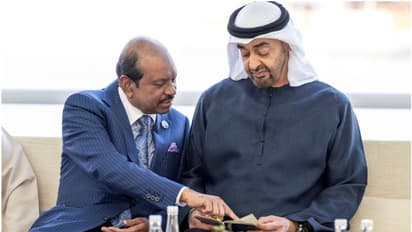 തൻറെ 50 വർഷം പഴക്കമുള്ള 'നിധി' യുഎഇ പ്രസിഡൻറിൻറെ കൊട്ടാരത്തിലെത്തി കാണിച്ച് യൂസഫലി; കൗതുകത്തോടെ ശൈഖ് മുഹമ്മദ്