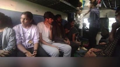 ദുരിതയാത്രക്ക് അറുതിയില്ല! ദേശീയ സ്കൂള് നീന്തല് ചാമ്പ്യന്ഷിപ്പിനുള്ള കേരള താരങ്ങളുടെ യാത്ര ജനറല് കോച്ചിൽ!