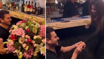 ಹರೆಯದ ಮಗನ ಮುಂದೆ 2ನೇ ಹೆಂಡ್ತಿಗೆ ಹುಡುಗನಂತೆ ಮೊಣಕಾಲೂರಿ ಪ್ರೇಮ ನಿವೇದನೆ ಮಾಡಿದ ಅರ್ಬಾಜ್ ಖಾನ್