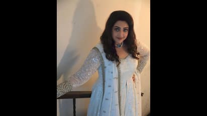 మీ వయసు తక్కువే, రెండో పెళ్లి గురించి మీనాని విసిగించిన యాంకర్.. వెకిలి ప్రశ్నలకు ఘాటుగా సమాధానం 