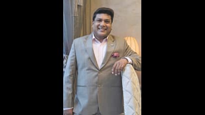 ಪ್ರವಾಸಿಗರ ಫೋಟೋ ಕ್ಲಿಕ್ಕಿಸಿ ಜೀವನ ನಿರ್ವಹಣೆ ಮಾಡುತ್ತಿದ್ದ ವ್ಯಕ್ತಿ ಈಗ 6500 ಕೋಟಿ ಮೌಲ್ಯದ ಕಂಪನಿ ಒಡೆಯ