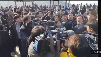 South Korea's Democratic Party leader Lee Jae-myung stabbed during public appearance (WATCH)