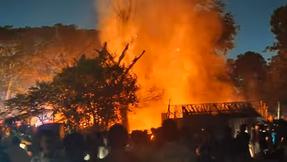 ചാലിയം മത്സ്യ വിപണന കേന്ദ്രത്തില് വന് തീ പിടിത്തം; ലക്ഷങ്ങളുടെ നഷ്ടം