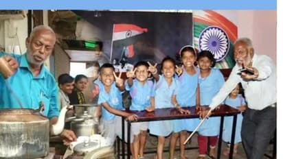 आठवीं पास चायवाले ने झुग्गी के बच्चों को दिया शिक्षा, बेटी विदेश की नौकरी छोड़कर पिता की मुहीम आगे बढ़ा रही है