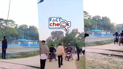 വിചിത്രം! മനുഷ്യ ശരീരത്തില് മുള കെട്ടിവച്ച് റെയില്വേ ലെവല് ക്രോസില് ഗതാഗതം നിയന്ത്രണം; സംഭവം ഇന്ത്യയിലോ?