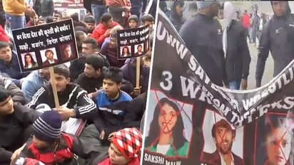 Junior wrestlers blame Punia, Malik and Phogat for career setbacks; protest at Jantar Mantar (WATCH)