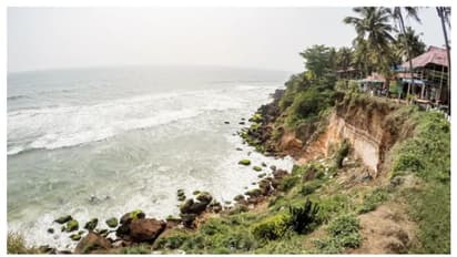 ഐസ്ക്രീം കഴിച്ചു കൊണ്ടിരിക്കെ പെട്ടെന്ന് പ്രകോപിതയായി; വർക്കലയിൽ ആൺസുഹൃത്തിനൊപ്പമെത്തിയ യുവതി കടലിലേക്ക് ചാടി