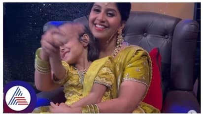 ಮದುವೆಯಾಗದ ಅನುಶ್ರೀ ಮಡಿಲಲ್ಲಿ ಪುಟ್ಟ ಮಗು; ಏನ್ರೀ ಇದೂ ಅಂತಿದಾರೆ ಫ್ಯಾನ್ಸ್!