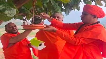 ಚಿತ್ರದುರ್ಗ: ಪಕ್ಷಿಗಳ ಹಿತ ಕಾಪಾಡಲು ಜನರು ಕೈಜೋಡಿಸಬೇಕು, ಶಾಂತವೀರ ಶ್ರೀ