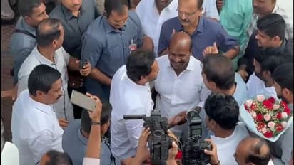 కేసీఆర్కు జగన్ పరామర్శ: లంచ్ భేటీ