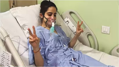 Urfi Javed admitted to hospital? Actress' photo wearing oxygen mask goes viral