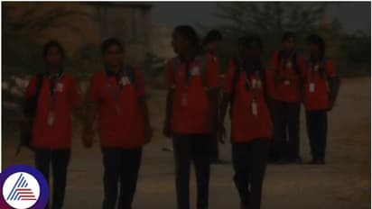 ಸಾರಿಗೆ ಸಚಿವರೇ ಇಲ್ನೋಡಿ... ನಮ್ಮ ಭದ್ರತೆಗಾಗಿ ಮರಕಮದಿನ್ನಿ ಗ್ರಾಮಕ್ಕೊಂದು ಬಸ್‌ ಬಿಡಿ: ವಿದ್ಯಾರ್ಥಿನಿಯರ ಮನವಿ! 