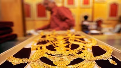 ಮೂಗುತಿ ಸುಂದರಿಯರೇ ಎಚ್ಚರ, ಉಸಿರಾಟದ ವೇಳೆ ಮಹಿಳೆ ಶ್ವಾಸಕೋಶ ಸೇರಿದ ಆಭರಣದ ಸ್ಕ್ರೂ!