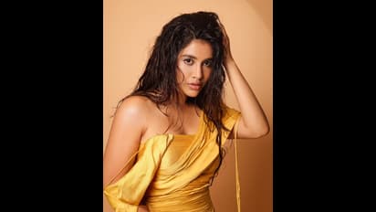 గత రెండేళ్లు ఖాళీగానే.. గ్లామర్ షోలో మాత్రం తగ్గేదే లే అంటున్న నభా నటేష్, క్రేజీ ఫొటోస్ వైరల్