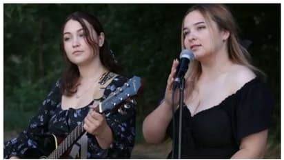 യുക്രൈന്‍ 'യുദ്ധം ജയിക്കു'മെന്ന് അവര്‍ പാടി, മണിക്കൂറുകള്‍ക്കുള്ളില്‍ അവരുടെ ജീവനെടുത്ത് റഷ്യന്‍ റോക്കറ്റ് 