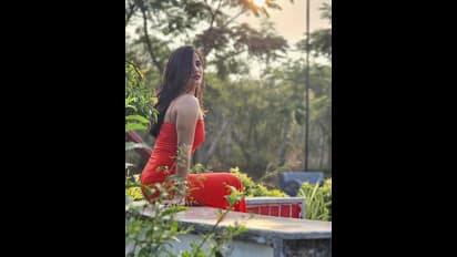 కూల్ వెదర్ లో ‘జబర్దస్త్’ యాంకర్ ఖతర్నాక్ ఫొటోషూట్.. టైట్ ఫిట్ లో సిరి హన్మంతు కిల్లింగ్ స్టిల్స్