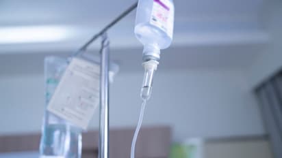 ഐവി ഫ്ളൂയിഡിന് പകരം നഴ്സ് കുത്തിവെച്ചത് പൈപ്പ് വെള്ളം; അണുബാധയേറ്റ് മരിച്ചത് 10 രോഗികൾ, എല്ലാം മോഷണം മറയ്ക്കാൻ