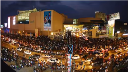 മച്ചാനേ... ലുലു മാളിലേക്ക് കത്തിച്ചുവിട്ടോ! വിലക്കുറവിന്റെ വിസ്മയം, 50 % ബിഗ് ഓഫർ! 41 മണിക്കൂർ മാത്രം