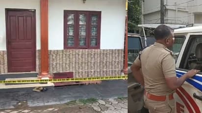 ഭക്ഷണം കഴിക്കാൻ വീട്ടിലെത്തിയ മകൻ കണ്ടത് ചോരയിൽ കുളിച്ച് കിടക്കുന്ന അമ്മയെയും മുത്തശിയെയും അച്ഛന്‍റെ മൃതദേഹവും