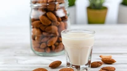 ബദാം പാലി‍ൽ കുതിർത്ത് കഴിക്കുന്നത് ഈ ആരോ​ഗ്യപ്രശ്നങ്ങൾ അകറ്റുന്നതിന് സ​ഹായിക്കും 