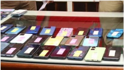 ഇത് സെക്കൻഡ് ഹാൻഡ് ഫോണുകൾ വിൽക്കാൻ വച്ചിരിക്കുന്നതല്ല! ലക്ഷങ്ങളുടെ മുതൽ, തിരികെ കിട്ടിയതോടെ ഉടമകൾ ഹാപ്പി