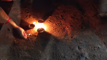 பண்ணாரி மாரியம்மன் தாலிக் கயிறு அறுந்ததாக தகவல்: பெண்கள் விளக்கேற்றி வழிபாடு!