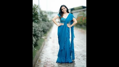 హీరోయిన్ బ్లౌజ్ కోసం స్టార్ డైరెక్టర్ కష్టాలు, అసభ్యంగా ఉందంటూ.. షూటింగ్ ఆపేసి రాత్రికి రాత్రే, హ్యాట్సాఫ్