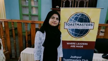 इंसान नहीं सना फिरदौस के दोस्त हैं पंछी, सुबह शाम, सैकड़ो पंछी सना के घर पर लंच और डिनर करते हैं