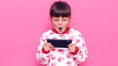 കുട്ടികളുടെ ഫോണ് ഉപയോഗം കുറയ്ക്കാന് പരീക്ഷിക്കാം ഈ വഴികള്...