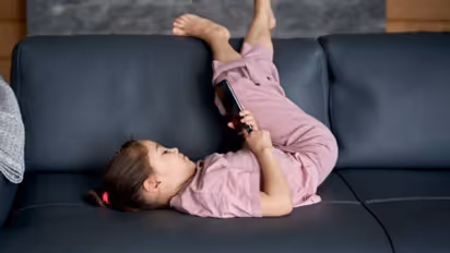 കുട്ടികളിലെ 'സ്മാര്‍ട് ഫോണ്‍ അഡിക്ഷൻ' ലക്ഷണങ്ങള്‍...