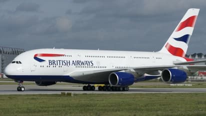 விமானத்தின் வெளியே தொங்கிக்கொண்டிருந்த விமானி.. 17000 அடி உயரத்தில் திக் திக் நிமிடங்கள் - ஒரு Flashback!