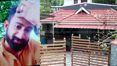 മകൻ മരിച്ച വിവരം അച്ഛൻ പുറത്തറിയിച്ചില്ല? മൃതദേഹം കണ്ടെത്തിയത് ദുര്ഗന്ധം തിരഞ്ഞെത്തിയ നാട്ടുകാര്