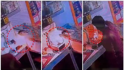 ബാറ്ററി മാറ്റാൻ ഷോപ്പില് നല്കി; മിനിറ്റുകള്ക്കുള്ളില് പൊട്ടിത്തെറിച്ച് മൊബൈൽ, കത്തി നശിച്ചത് പോക്കോ ഫോൺ