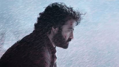 `దేవర`లో ఎన్టీఆర్‌ పాత్ర ఇదే.. అసలు స్టోరీ లీక్‌.. గ్లింప్స్ లో ఇవి గమనించారా?