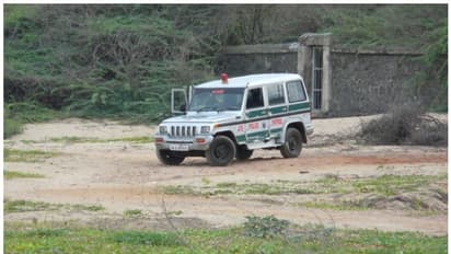 പരസ്യമദ്യപാനം തടയാനെത്തിയ വനിതാ എസ്.ഐക്ക് നേരെ ഭീഷണിയും അസഭ്യവര്ഷവുമായി ഇരുപതോളം പേര്