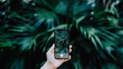 மொபைல் வால்பேப்பர் இப்படி வைத்தால் அசுபமாகும்!! எதை வைக்கனும் தெரியுமா?