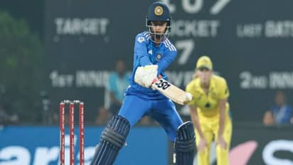 சொதப்பி தள்ளிய இந்திய மகளிர் அணி – ஆஸிக்கு 148 ரன்கள் வெற்றி இலக்கு: தொடரை கைப்பற்றுமா இந்தியா?