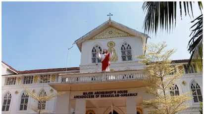 ജൂലൈ 3 മുതൽ എല്ലാ കുര്ബാനയും ഏകീകൃത കുര്ബാനയാകണമെന്ന നിര്ദ്ദേശം സിറോ മലബാര് സഭ പിൻവലിച്ചു