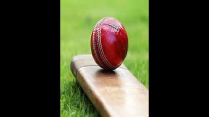 கிரிக்கெட் விளையாடிய போது விபரீதம் – ஒரே நேரத்தில் 2 போட்டி, 52 வயதான பிஸினஸ்மேன் பந்து தாக்கி உயிரிழப்பு!