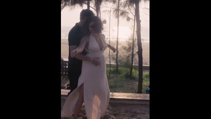 బేబీ బంప్ తో ఉన్నప్పటికీ భర్తతో అమలాపాల్ రొమాంటిక్ డ్యాన్స్.. క్రేజీ ఫొటోస్ వైరల్  