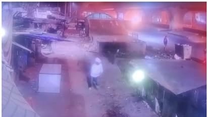 അർദ്ധരാത്രി പൊലീസിനെ കണ്ട് ഓടിയവരില് 3 കുട്ടികളും; 25 തവണ കുത്തേറ്റ നിലയിൽ യുവാവിനെ കണ്ടെത്തിയത് പിന്നാലെ