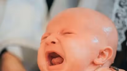 ಮಗು ಅಳ್ತಿದೆ ಅಂತ ಇಡೀ ಕುಟುಂಬವನ್ನೇ ಹೊಟೇಲ್‌ನಿಂದ ಹೊರ ಹಾಕಿದ ಮಾಲೀಕ: ಒಳ್ಳೆ ಕೆಲಸ ಅಂದ್ಬಿಡೋದ ಜನ