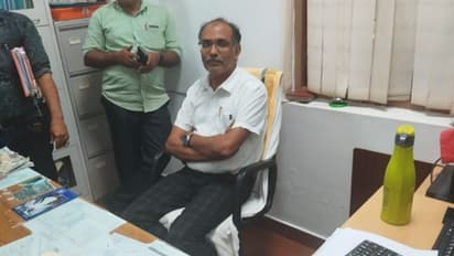 കേരള കേന്ദ്ര സർവകലാശാലയില് ജോലിക്ക് കൈക്കൂലി; പ്രൊഫസർ പിടിയിൽ